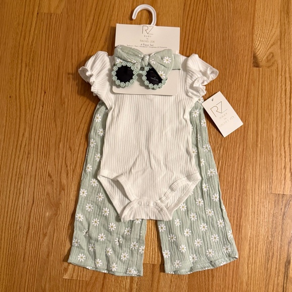 Rachel Zoe Baby Girl 4 Piece Outfit Set - Picture 1 of 12